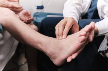 Diabetic-foot-ulcer-treatment-options